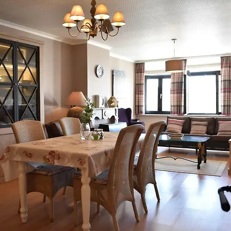 Recht Op 't Stadhuis Apartment *